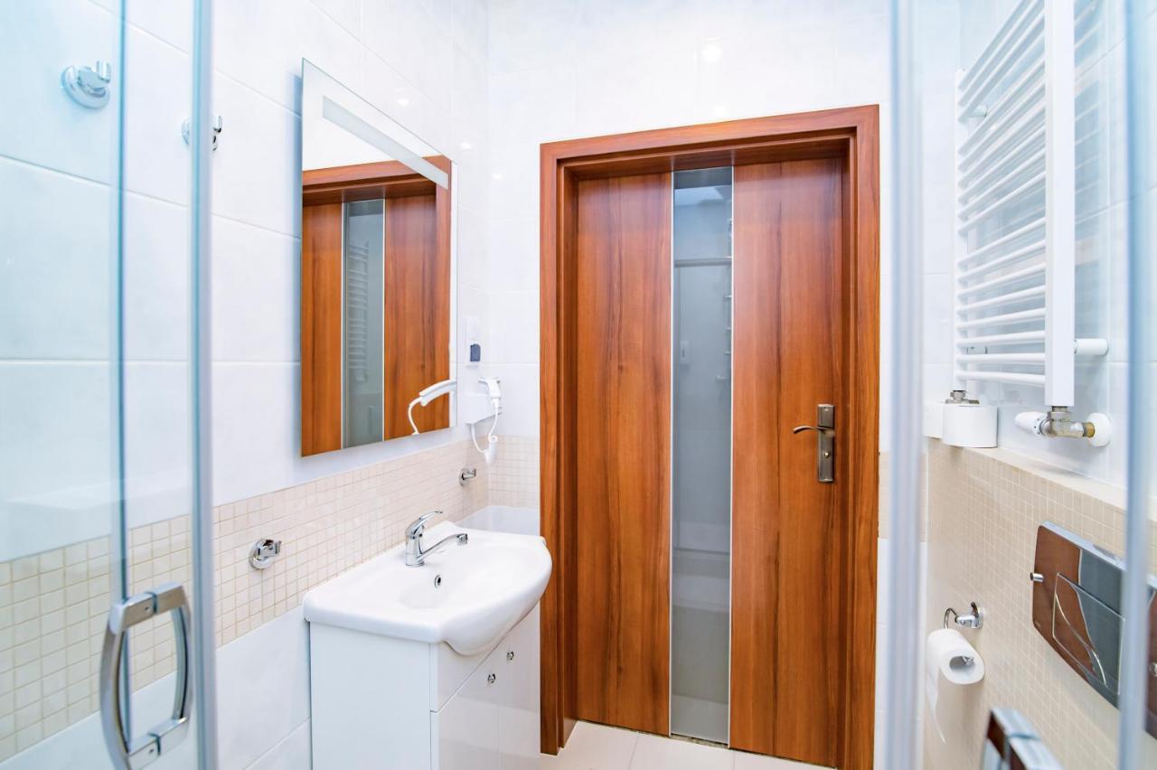 Pod Wzgorzem Bed & Breakfast Фромборк Екстер'єр фото